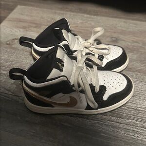 Nike Kids Sneakers Black White Gold